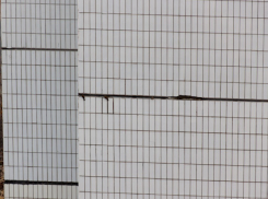 В воронежском микрорайоне Никольское неожиданно выскочил кусок стены дома