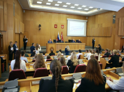 В Воронеже более 100 студентов проверили знания об избирательной системе