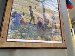 Воронежский водитель превратил маршрутку в картинную галерею