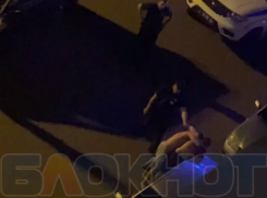 Бойцовский клуб устроили посреди улицы в Воронеже – опубликовано видео