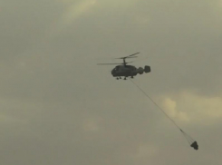 Эффектное тушение пожара с вертолета сняли под Воронежем