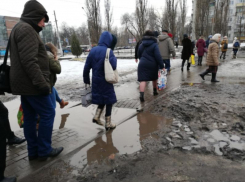 Издевающийся над людьми тротуар нашли в Воронеже 