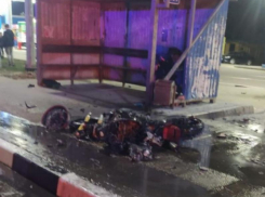 Мотоцикл врезался в остановку: водителя осудили за гибель людей под Воронежем 