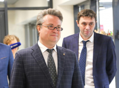 Мэр Воронежа с оптимизмом взглянул на маршрутки в новогоднем поздравлении