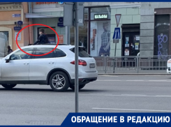 Отвязный способ езды на Porsche Cayenne заметили на главной улице Воронежа 