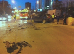 В Воронеже водитель иномарки врезался в микроавтобус и сбежал