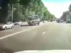 Агрессивная езда воронежского «пазика» попала на видео