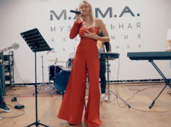 Мегапопулярная блогерша из Воронежа перепела хит Анны Седаковой  