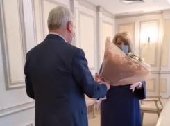 Губернатор Гусев щегольнул галантностью перед замминистра культуры РФ в Воронеже 