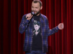 Комик Руслан Белый грязно пошутил про воронежскую набережную