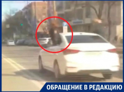 Девушки в полицейской форме покуражились на иномарке в Воронеже