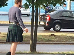 Бородатый мужчина в юбке бродил по криминальному району Воронежа 