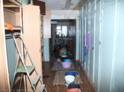 Ученики вернулись в пострадавшую от потопа школу в Воронеже