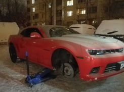 Красавца Camaro без колес сфотографировали в Воронеже 
