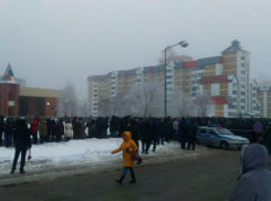 Сотни воронежцев пришли проститься с погибшим в Сирии летчиком