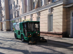 Дорожный пылесос «МК 2000» заменил дворников в Воронеже