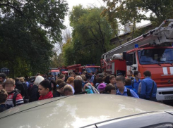Воронежцы сообщили об эвакуации детей из горящей школы