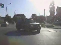 Чудесный уворот от лобового столкновения сняли в Воронеже 