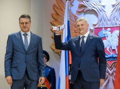 Сломанную руку воронежского экс-губернатора заметили на инаугурации Александра Гусева