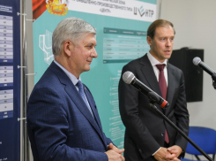 Как министра Мантурова ловко удивили цифрами в Воронеже