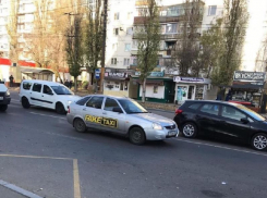 Такси с пикантным подтекстом разъезжает по воронежским улицам