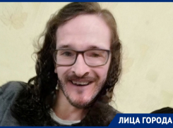 Правнук святого и друг актрисы: поэт с ДЦП из Воронежа рассказал о своей невероятной жизни