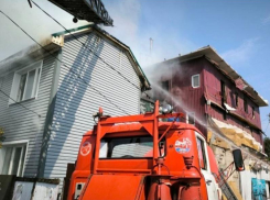 Есть сложности: подробности тушения пожара на Учебном переулке раскрыли МЧС в Воронеже