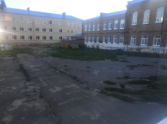 Раненного ножом в голову воронежского школьника отправили долечиваться в поликлинику 