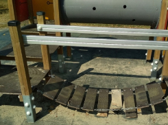 Травмоопасный детский мостик внушает воронежским родителям страх