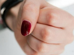 Пьяная мать жестоко истязала дочерей-подростков в Воронежской области