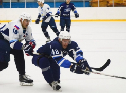 Хоккейный клуб «Сахалин» две игры подряд «наказывал» воронежский «Буран»