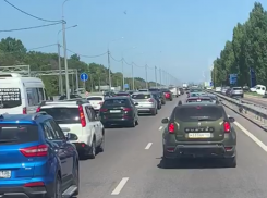 О дикой пробке на выезде из города сообщили воронежцы 