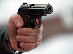 Пьяный воронежец выстрелил из пистолета в своего 8-летнего сына