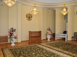 Не всем молодоженам хватит конфет и шампанского в воронежских ЗАГСах