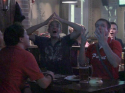 Сотни воронежцев пришли на открытие чемпионата Европы в паб «Гвозди»