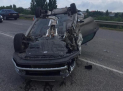 Женщина и малыш пострадали в перевернутой иномарке под Воронежем