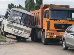 Читатели кормящихся от власти СМИ выступили за повышение проезда в Воронеже