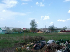 В Семилуском районе чиновники отказались вывозить мусор на полигон и закопали его в землю (ФОТО)