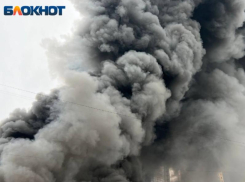 Два крупных склада горят в Новоусманском районе Воронежской области