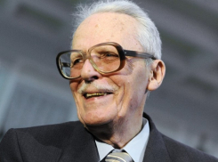 В Воронеже повесили памятную доску в честь Бориса Васильева