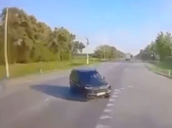 Момент переворота фуры на воронежской трассе показали на видео от первого лица