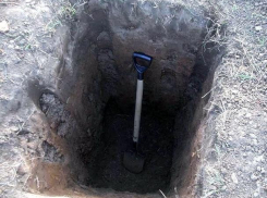 Под Воронежем на кладбище частники тайком похоронили человека 