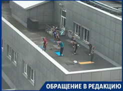Йогу против акрофобии устроили на крыше ТЦ в Воронеже