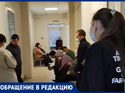 Огромную очередь к врачу засняли на видео в воронежской поликлинике