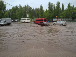 Воронежские улицы ушли под воду после сильнейшего дождя