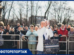 Символ Святого Духа запустили в небо у кафедрального собора в Воронеже 