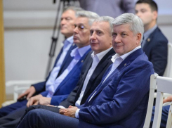 Как пресс-служба правительства ловко оправдала стагнацию губернатора Гусева