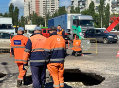 Водоканал рассказал о ходе работ по устранению провала канализации в Воронеже