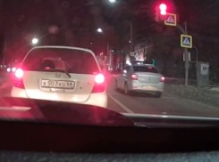 Три пересечения на красный попали на видео в Воронеже