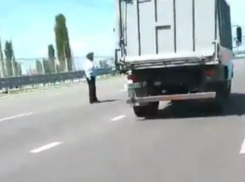 Полицейский предложил стоящему в пробке воронежцу позвонить Дмитрию Медведеву 